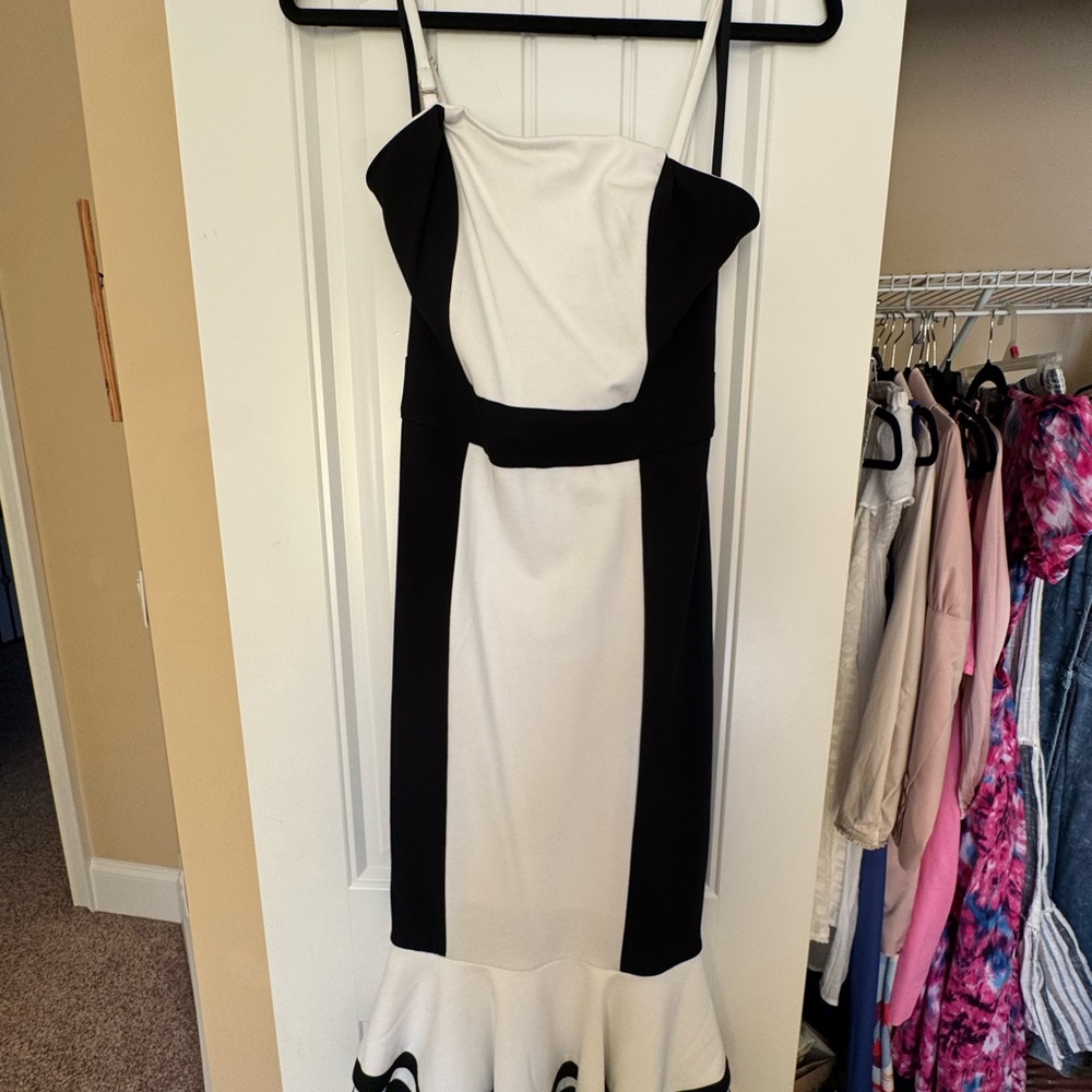 Bebe black  and White Colorblock Ruffle-Hem Women’s Dress